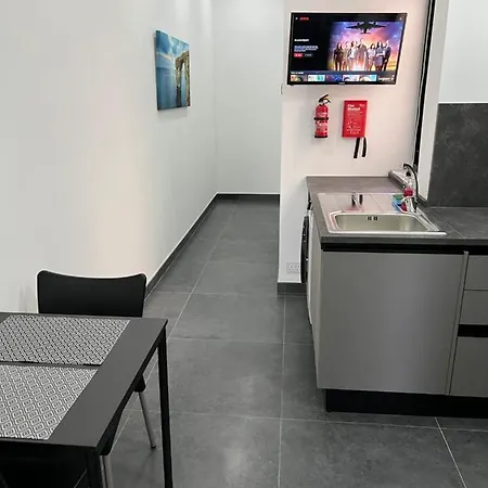 Cosy & Modern Floor 1-bedroom Apartment