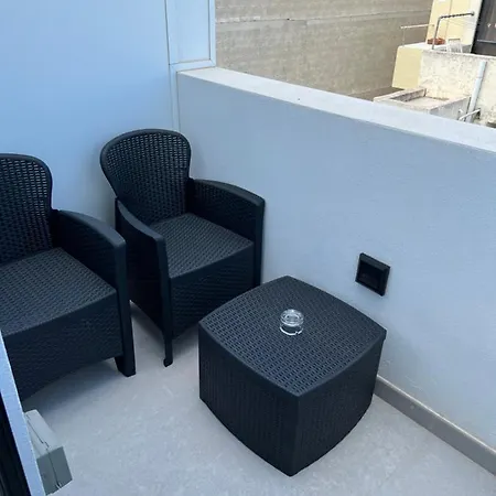 Cosy & Modern Floor 1-bedroom Apartment St. Paul's Bay