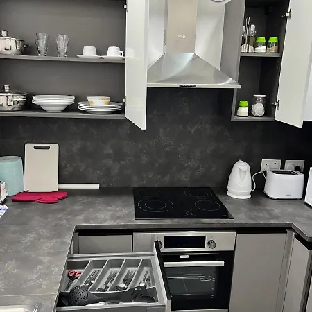 Cosy & Modern Floor 1-bedroom Σεντ Πόλς Μπέι