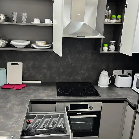 Cosy & Modern Floor 1-bedroom Σεντ Πόλς Μπέι